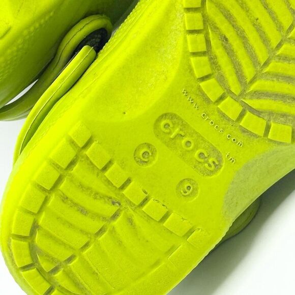 Crocs Classic Lime Green Sandals - Kids US C9 - Picture 12 of 12